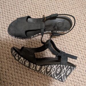 Stylish Black Wedge Sandals